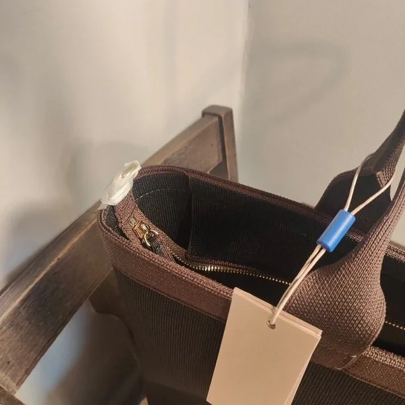 The Lightweight Zip Tote in Black Sky - Picture 3 of 6